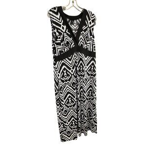 EN FOCUS  woman’s size 16 W 95% polyester 100% spandex, Black and white Maxi dre